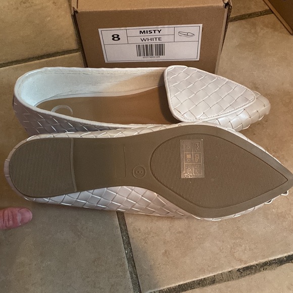 Journee Collection Misty Tru Comfort Foam women's flats. Size 8. Misty White. - Picture 2 of 4